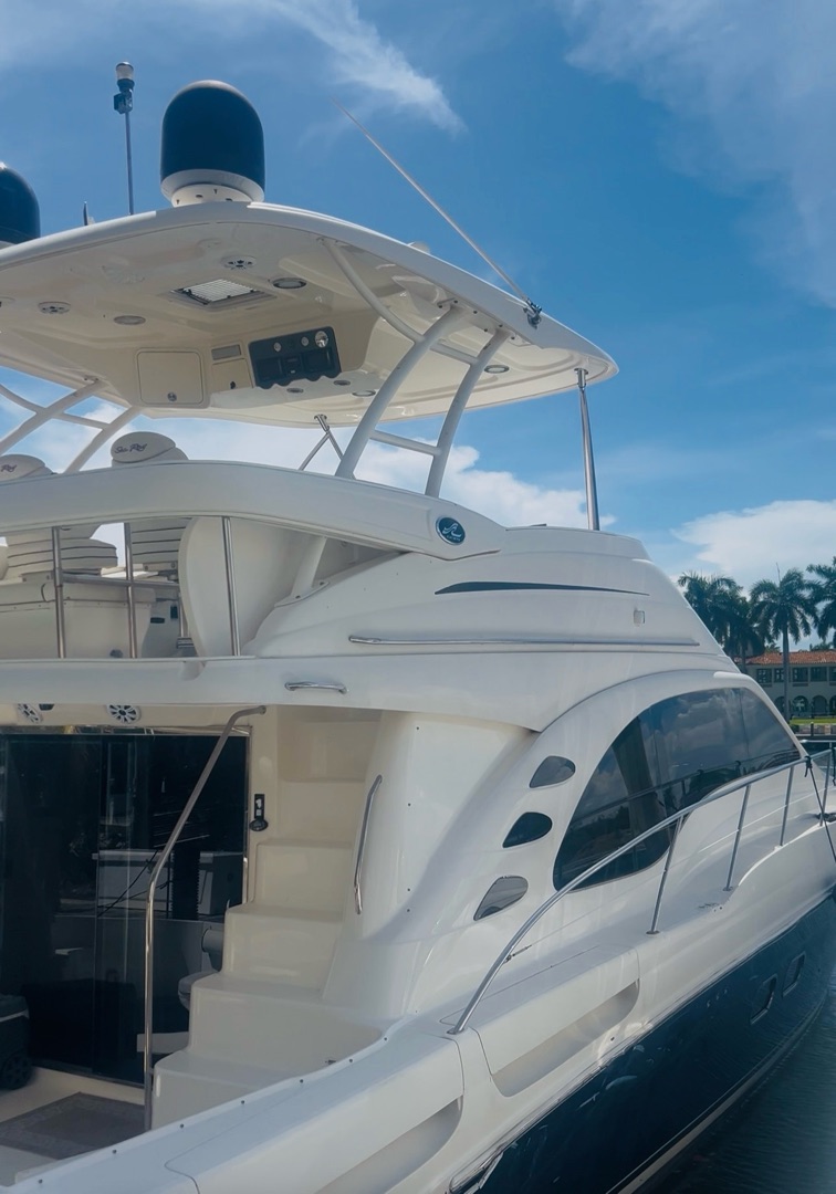 Miami Boat Charter - Be the Owner of a Sea Ray 60 for a day